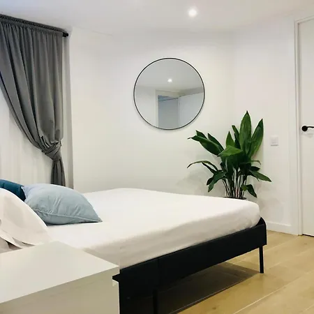 101 - Beachside Renovated 1br W Private Garden 아파트 캠브릴스