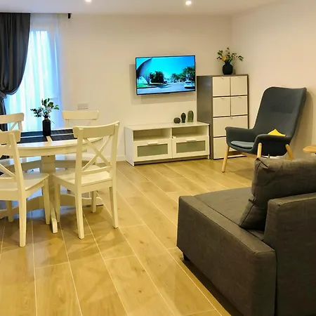 101 - Beachside Renovated 1br W Private Garden * كامبريلس
