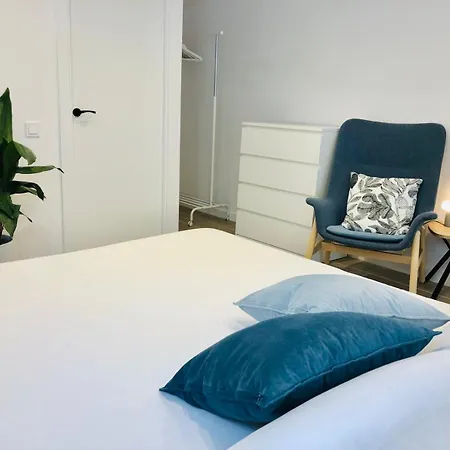 101 - Beachside Renovated 1br W Private Garden * Cambrils
