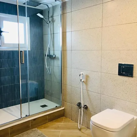 101 - Beachside Renovated 1br W Private Garden شقة كامبريلس
