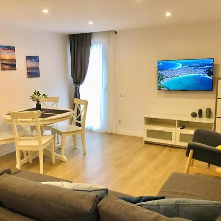 101 - Beachside Renovated 1br W Private Garden * Cambrils