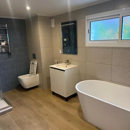 Apartamento 101 - Beachside Renovated 1br W Private Garden