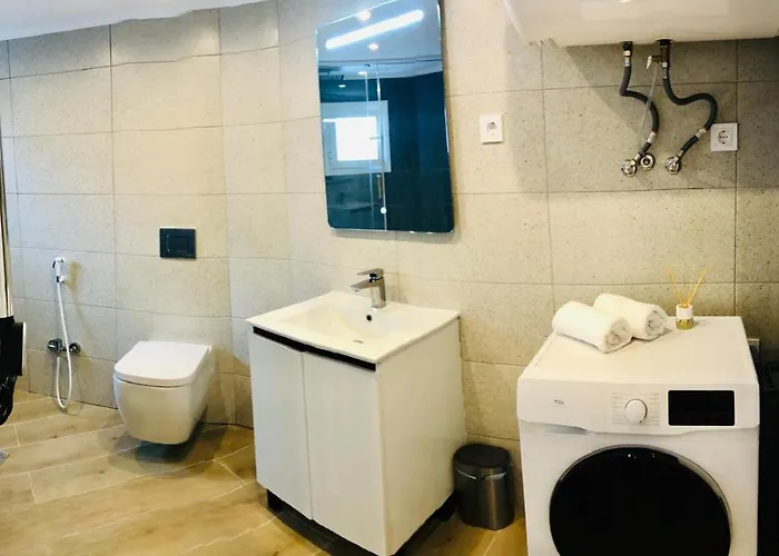 101 - Beachside Renovated 1br W Private Garden 캠브릴스