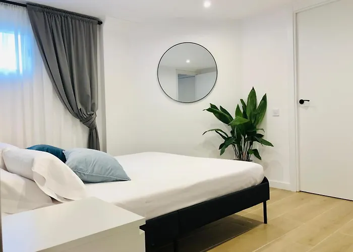 101 - Beachside Renovated 1br W Private Garden 아파트 캠브릴스