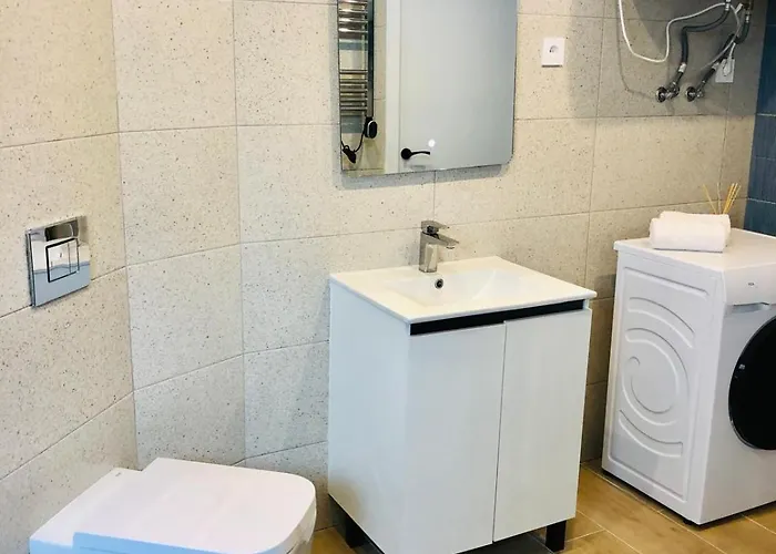 101 - Beachside Renovated 1br W Private Garden 아파트 *