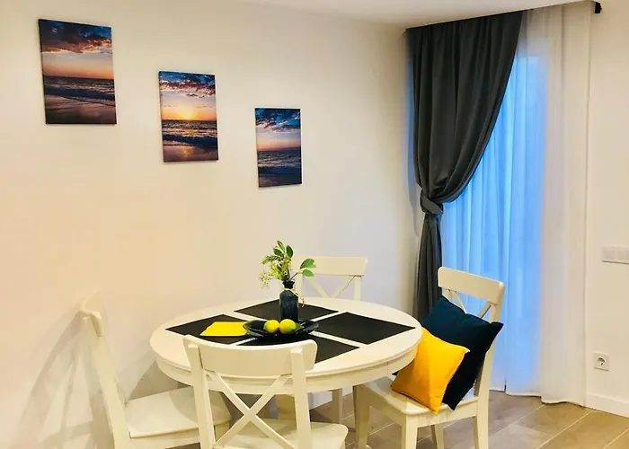 101 - Beachside Renovated 1br W Private Garden 아파트 *