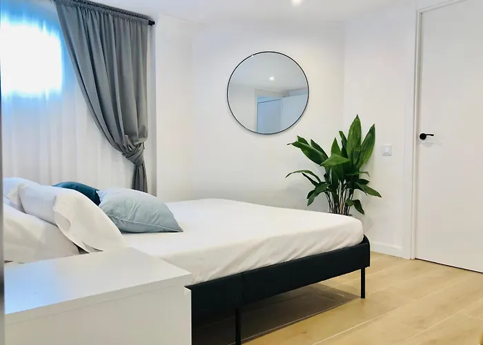 101 - Beachside Renovated 1br W Private Garden 아파트 캠브릴스
